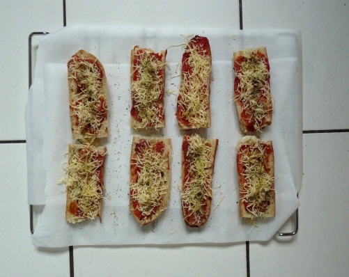 Tartine pizza sur la grille du four. Recette pour les vacances