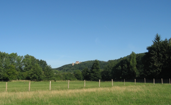 Vue du chateau de la madeleine en quittant Chevreuse