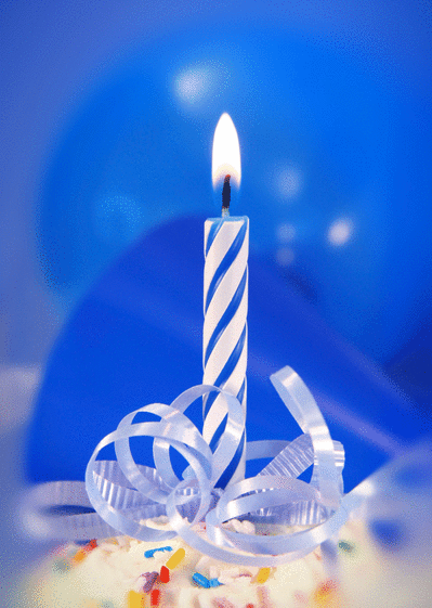 http://www.merci-facteur.com/voeux/7/724/724-Bougie%20invitation%20anniversaire_maxi.gif