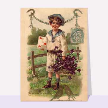 Petit garçon avec une lettre d'anniversaire