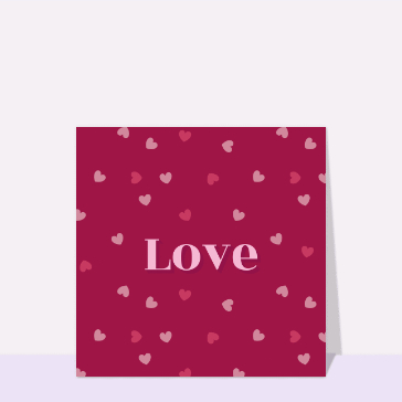 Carte Love sur fond de petits coeurs rouge