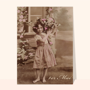Petite fille qui porte le muguet du 1er mai