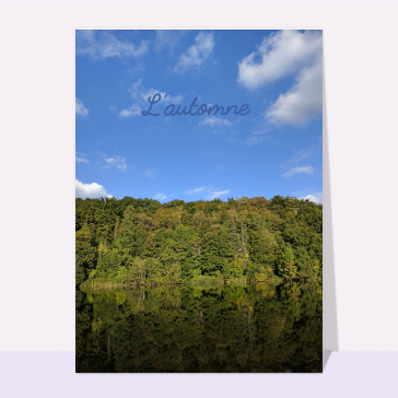 Paysage d`automne au bord d`un lac