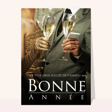 Une affiche de film et du champagne