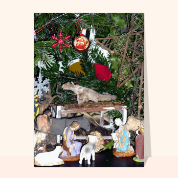 Carte de Noël religieuse : Crèche au pied du sapin