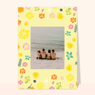 Carte souvenir de vacances : Fond jaune entouré de fleurs