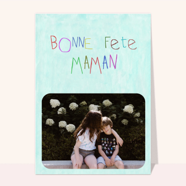 Bonne fête maman de la main d`un enfant