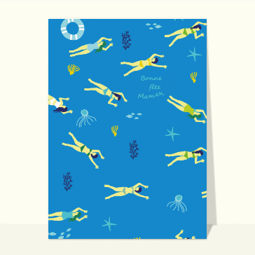Maman se détend dans la piscine