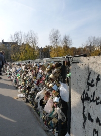 cadenas sur le pont de l'archevéché pour les amoureus à Paris