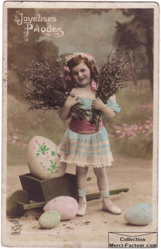 Carte postale ancienne de pacques avec une petite fille et des gros oeufs de paques