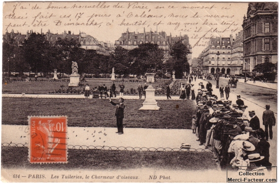 Charmeur d'oiseau au jardin des Tuillerie ?aris sur carte postale ancienne.